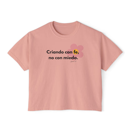 Boxy Tee — "Criando con fe, no con miedo" Floral Spanish Faith Tee