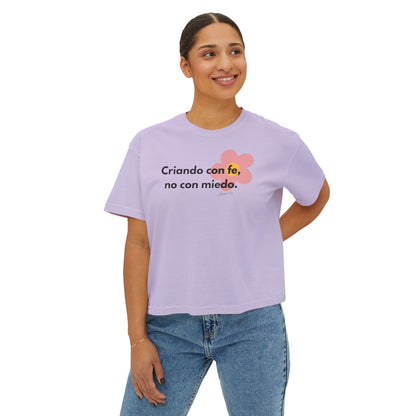 Boxy Tee — "Criando con fe, no con miedo" Floral Spanish Faith Tee