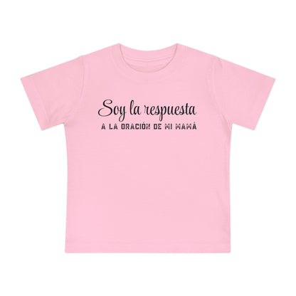 Baby T-Shirt "Soy la respuesta de la oración de mi mamá" – Spanish Faith Infant Tee