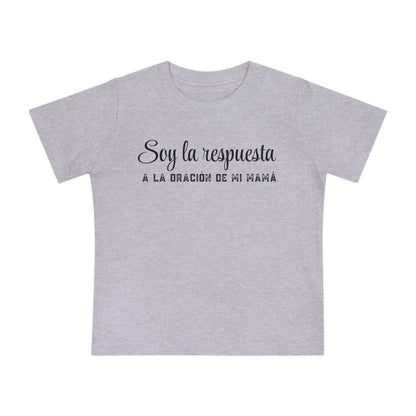Baby T-Shirt "Soy la respuesta de la oración de mi mamá" – Spanish Faith Infant Tee